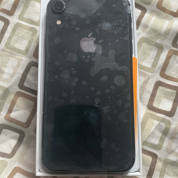 iPhone XR 64gb - Picture 8 of 8